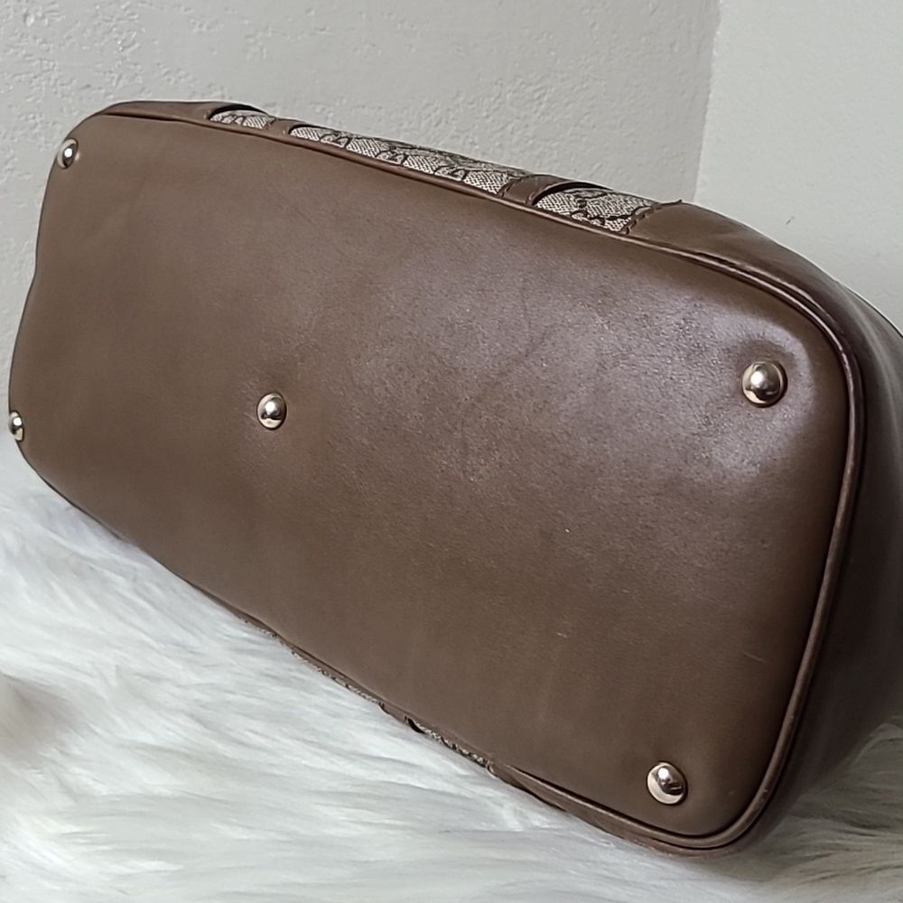💯 Authentic Gucci Handbag 🍀 - Picture 7 of 16